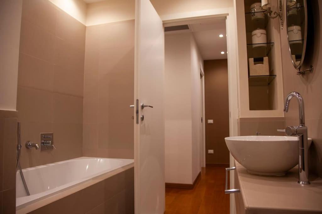 Roma, Gemelli Casa Eleganza, Resort Modernista Luaran gambar